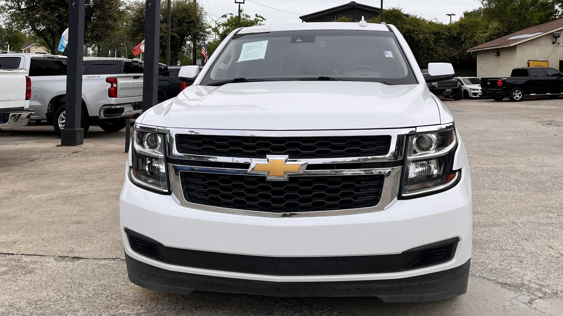 2018 white Chevrolet Tahoe LT 2WD (1GNSCBKC5JR) with an 5.3L V8 OHV 16V engine, 6A transmission, located at 945 E. Jefferson Blvd, Dallas, TX, 75203, (214) 943-7777, 32.752514, -96.811630 - Photo#1